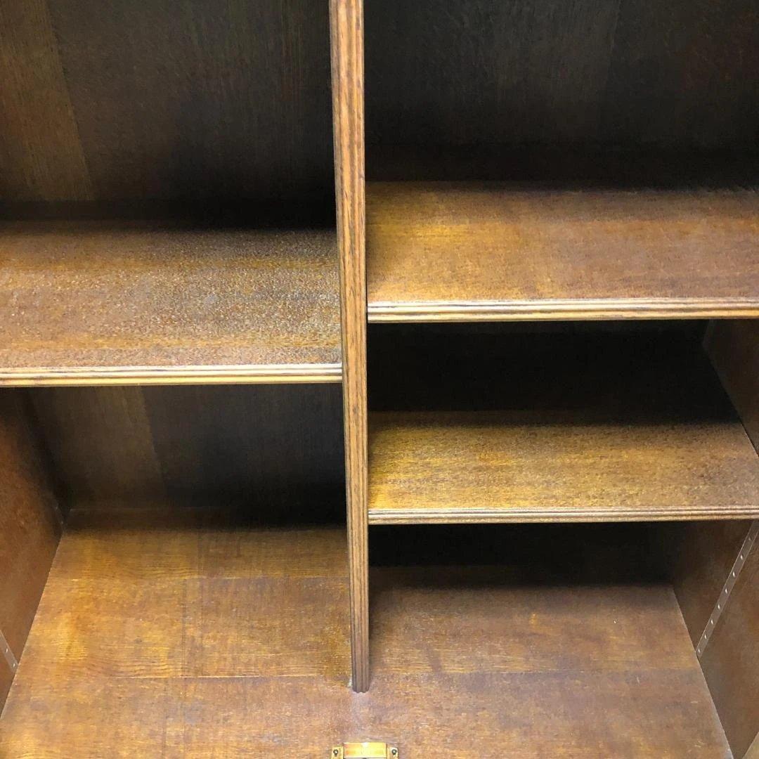 送料無料 高級家具 アンティーク調 木製ガラスキャビネット 飾り棚 251214