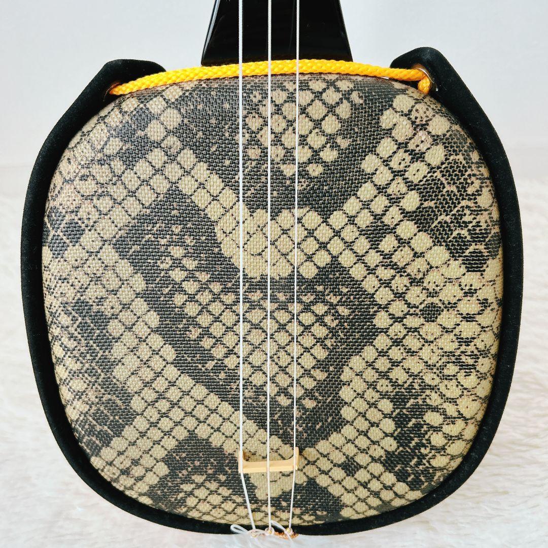 ✨美品✨勘所シール貼付あり✨ 沖縄三線 人工革 人工蛇革 本体のみ 蛍光イエロー