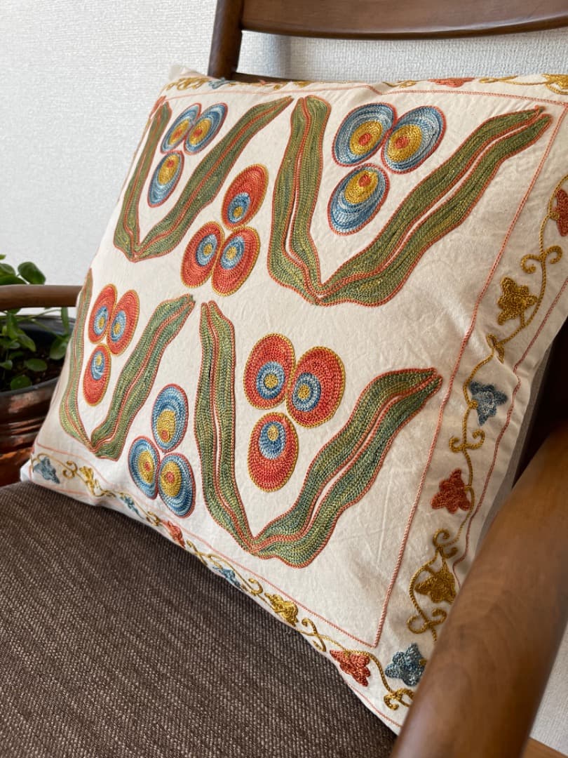 ウズベキスタン伝統刺繍スザニ　クッションカバー