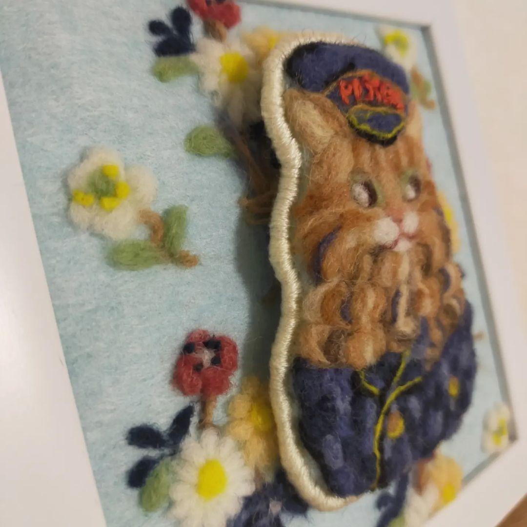 羊毛フェルト刺繍 「 郵便配達にゃん」　刺繍　猫　フォトフレーム　ブローチ