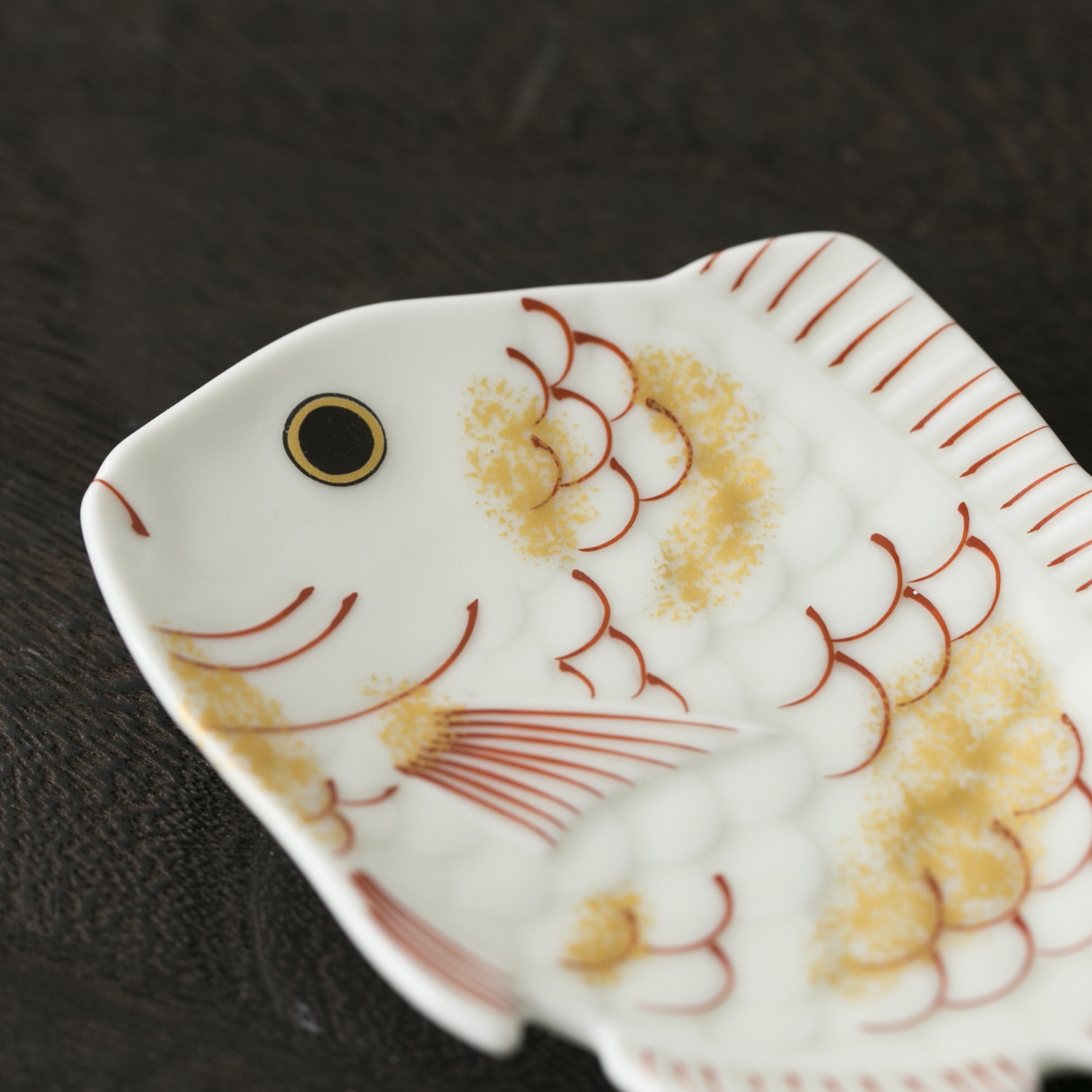 幸楽窯 錦金叩き 鯛型小付 -ハレの日の食卓に！立体感のある鯛の小付